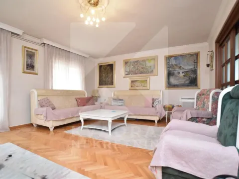 Izdavanje, kuća, 370m², Zagorič, Podgorica - image 4