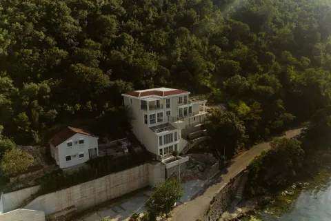 Sale, house, 400m², Stoliv, Kotor - image 4