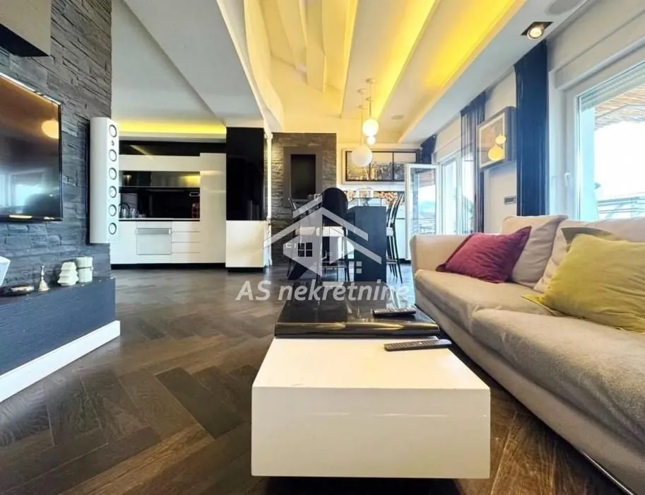 Prodaja, četvorosoban stan, 117m², Vračar Sve Podlokacije, Beograd
