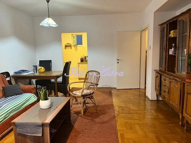 Izdavanje, trosoban stan, 70m², Đeram Pijaca, Beograd