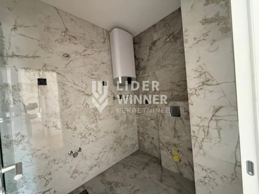 Sale, apartment, 220m², Autokomanda, Voždovac Sve Podlokacije