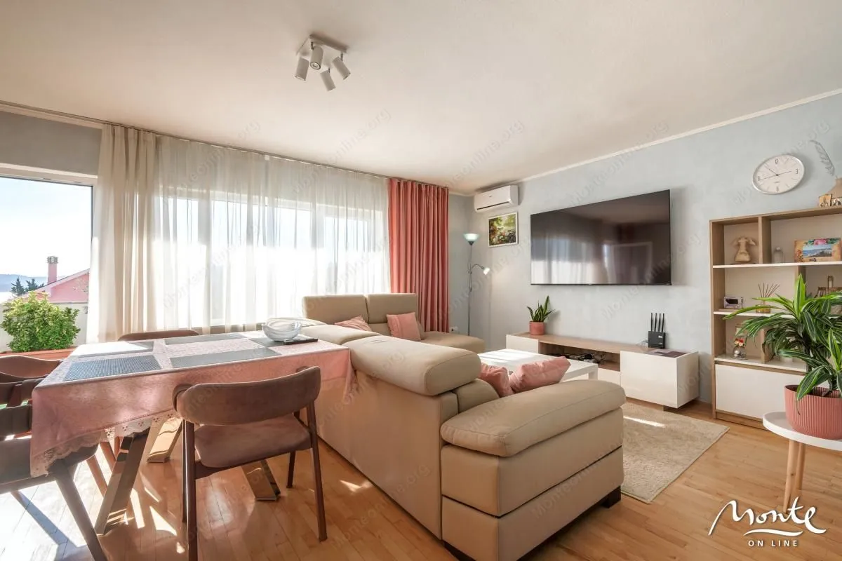 Prodaja, dvosoban stan, 110m², Centar, Tivat