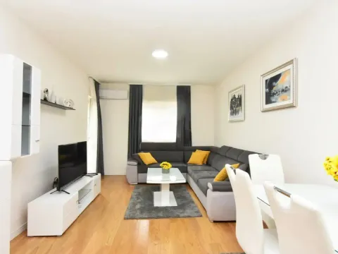 Izdavanje, jednosoban stan, 48m², Central Point, Podgorica - image 5