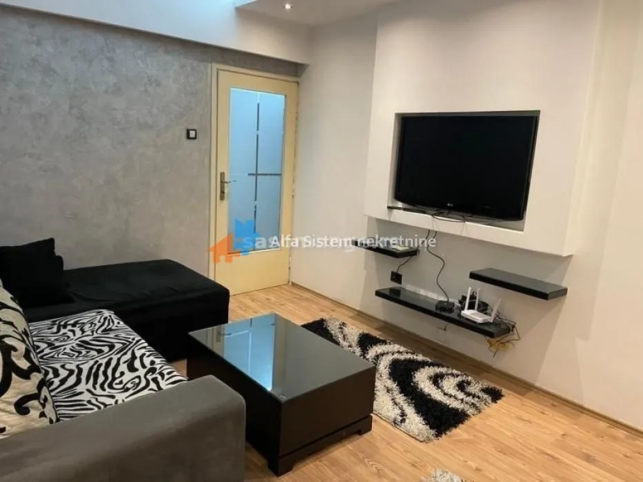Izdavanje, dvosoban stan, 50m², Savski Venac, Beograd