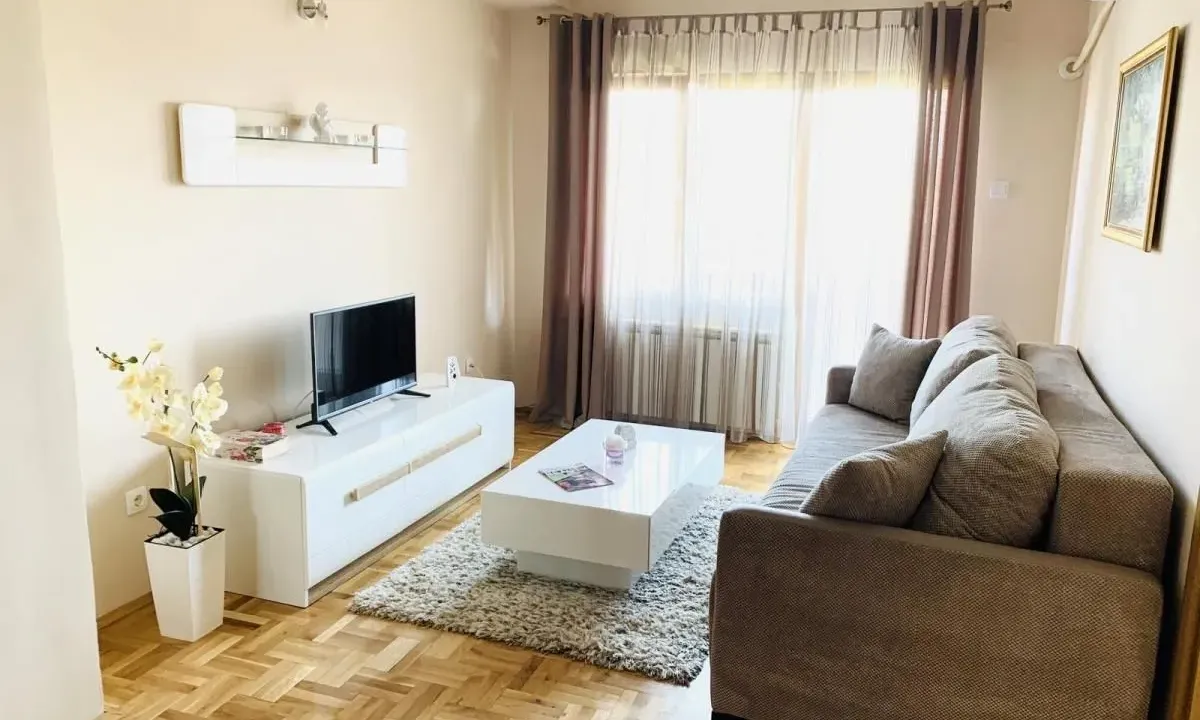 Izdavanje, jednosoban stan, 52m², Centar, Niš