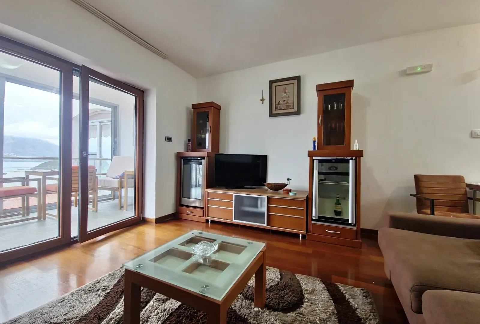 Izdavanje, jednosoban stan, 50m², Budva, Crna Gora