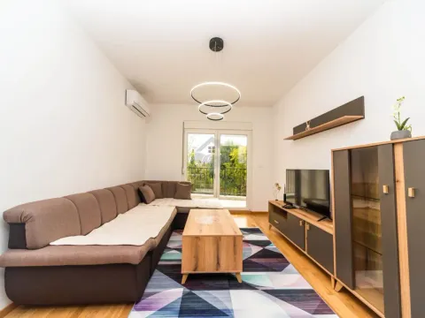 Rent, two bedroom apartment, 70m², Stara Varoš, Podgorica - image 12