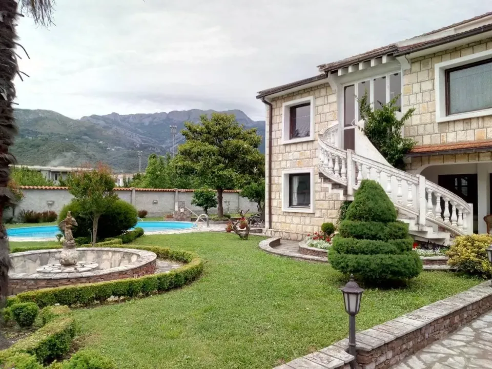 Sale, house, 216m², Bar, Crna Gora