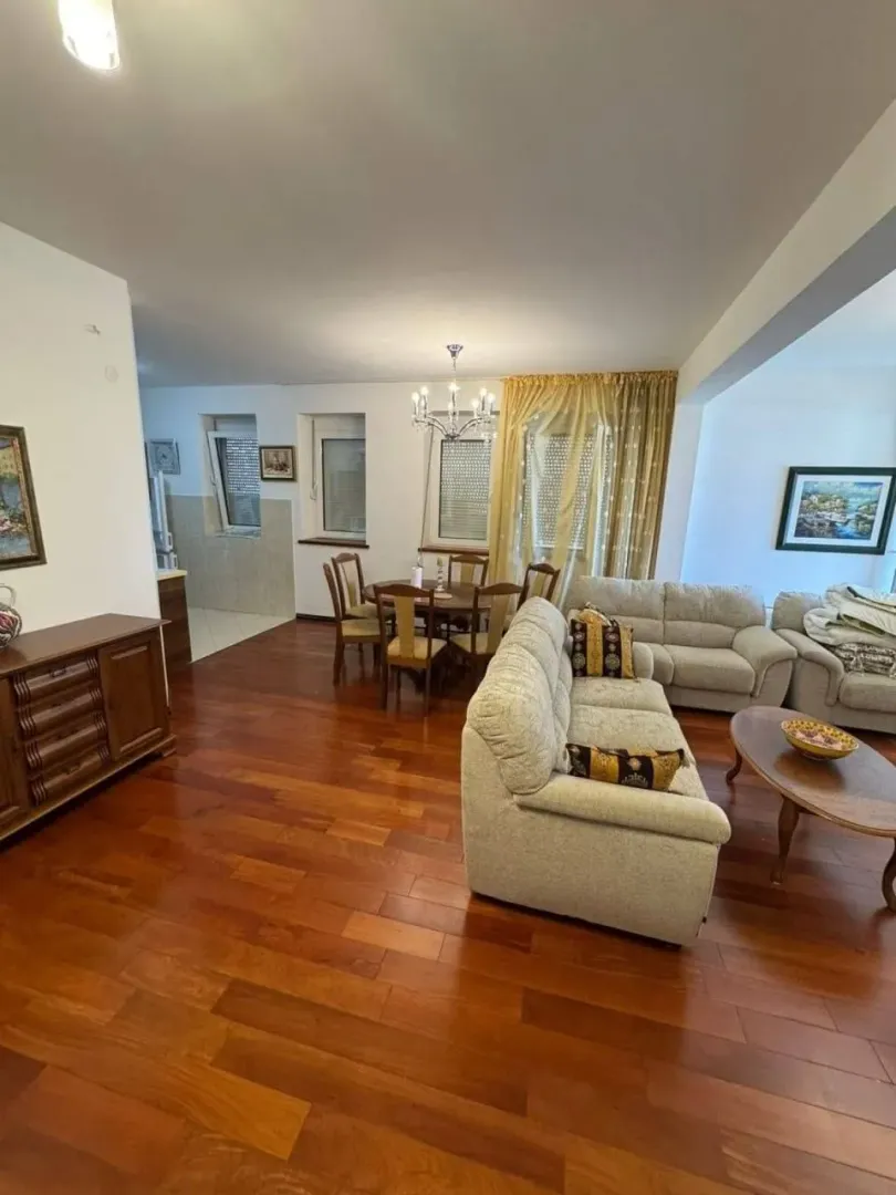 Prodaja, dvosoban stan, 100m², Centar, Bar