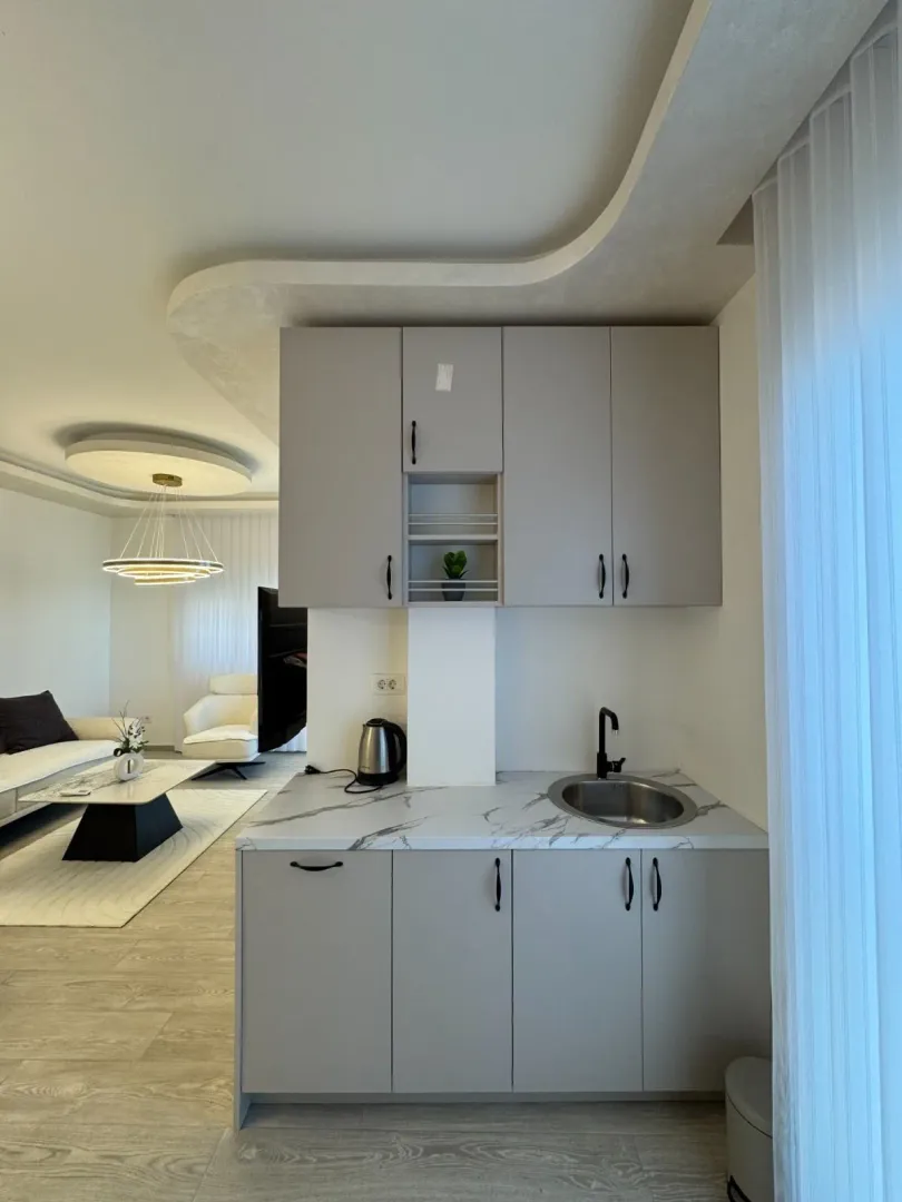 Izdavanje, dvosoban stan, 74m², Bečići, Budva