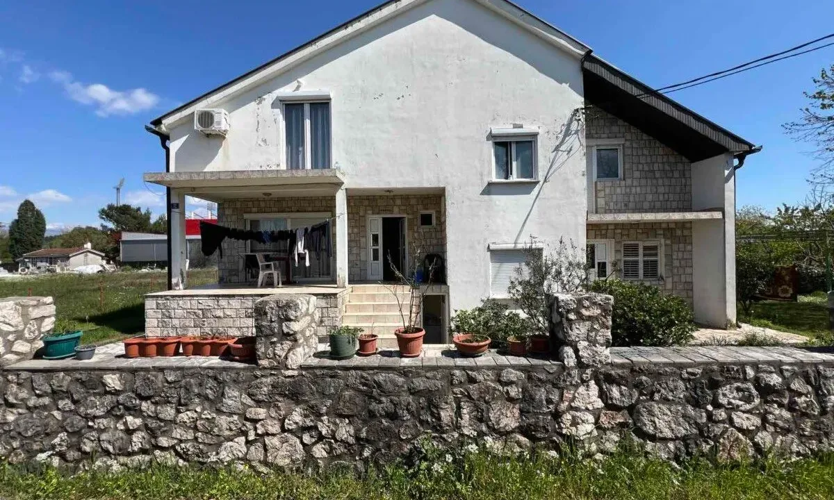Prodaja, kuća, 375m², Donja Gorica, Podgorica