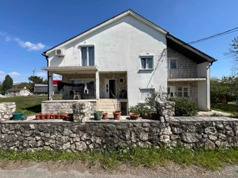 Prodaja, kuća, 375m², Donja Gorica, Podgorica