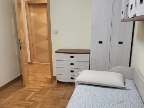 Izdavanje, trosoban stan, 95m², Momišići, Podgorica - image 8