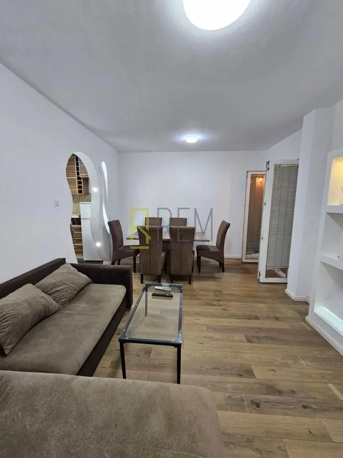 Izdavanje, dvosoban stan, 68m², Stari Aerodrom, Podgorica