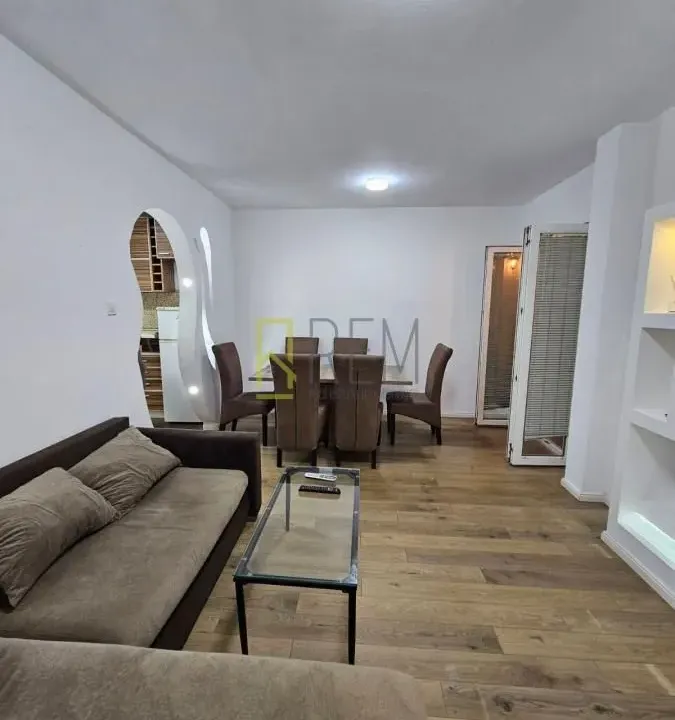 Izdavanje, dvosoban stan, 68m², Stari Aerodrom, Podgorica