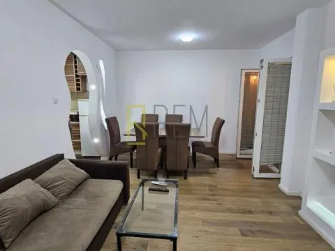 Izdavanje, dvosoban stan, 68m², Stari Aerodrom, Podgorica - image 1