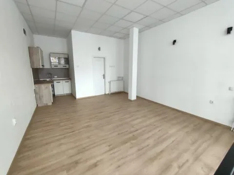 Izdavanje, poslovni prostor, 63m², Sajmište, Novi Sad - image 3