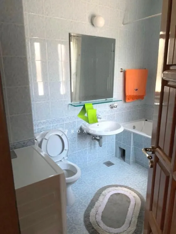 Izdavanje, kuća, 240m², Pantelej, Niš
