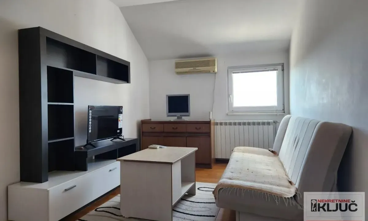 Izdavanje, jednosoban stan, 35m², Grbavica, Novi Sad Sve Podlokacije