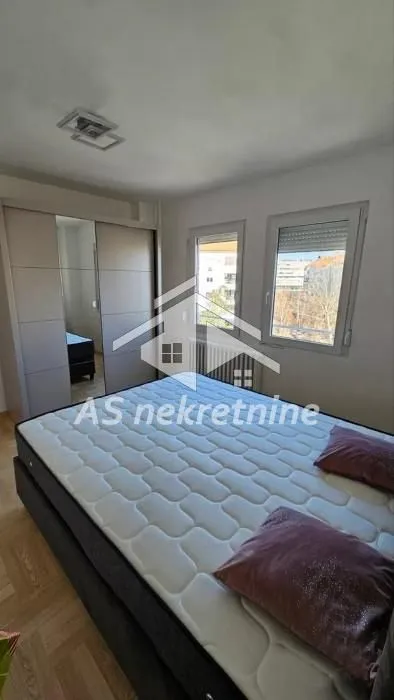Izdavanje, trosoban stan, 69m², Novi Beograd Sve Podlokacije, Beograd