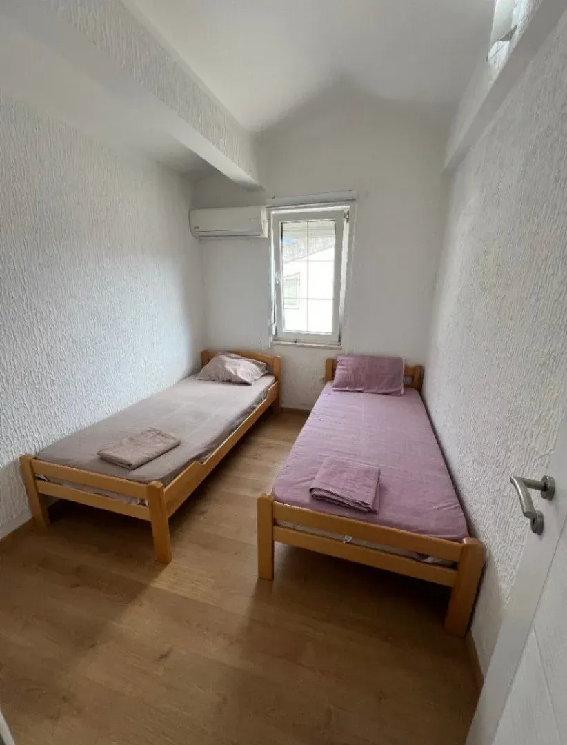Sale, three bedroom apartment, 80m², Sutomore, Bar