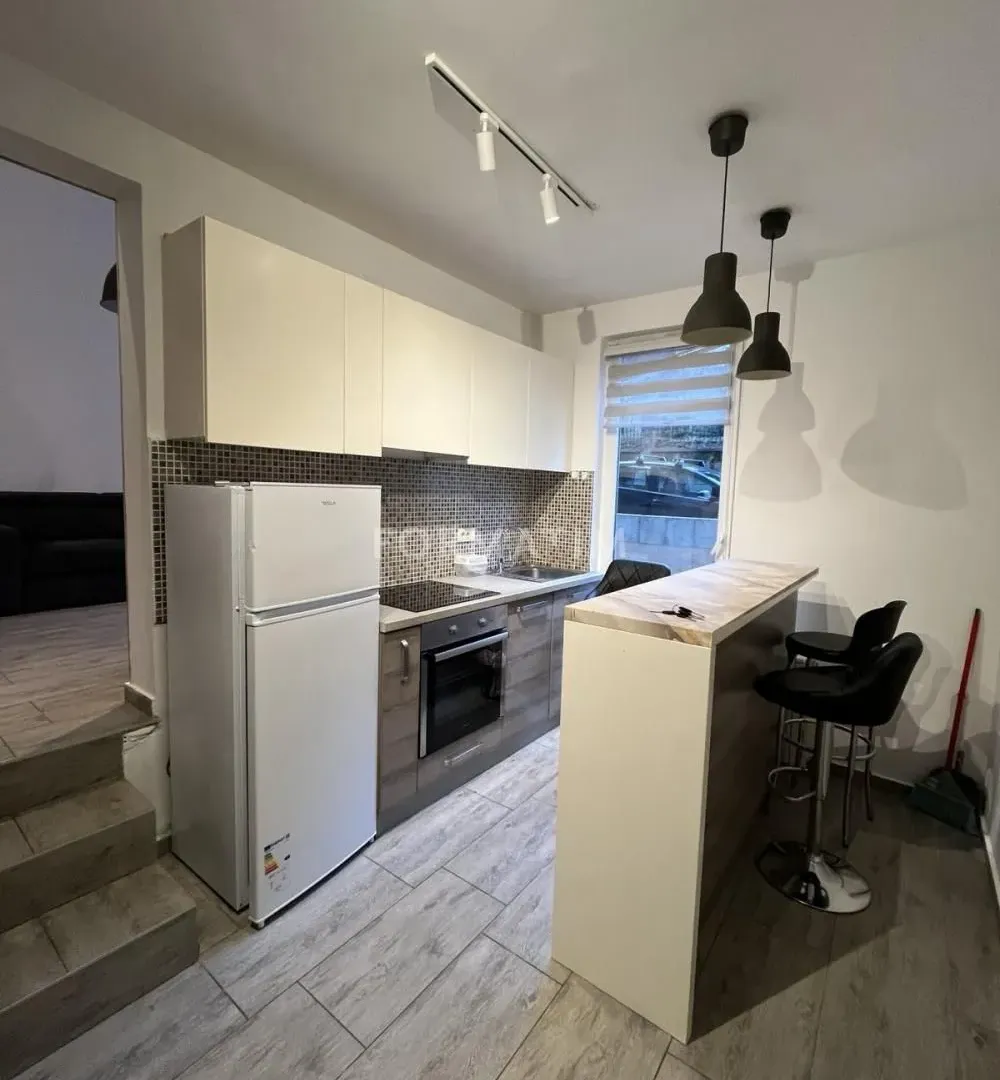 Izdavanje, trosoban stan, 80m², Gradska Bolnica, Zvezdara Sve Podlokacije