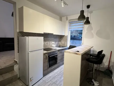 Izdavanje, trosoban stan, 80m², Gradska Bolnica, Zvezdara Sve Podlokacije - image 1