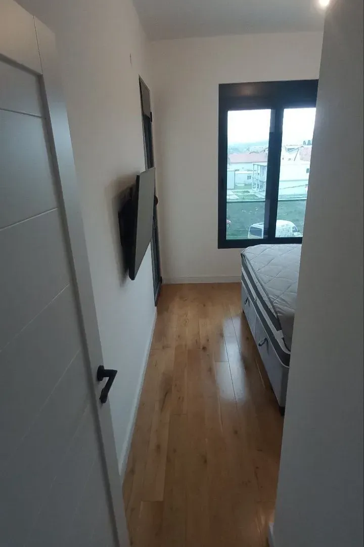 Izdavanje, kuća, 180m², Gornja Gorica, Podgorica