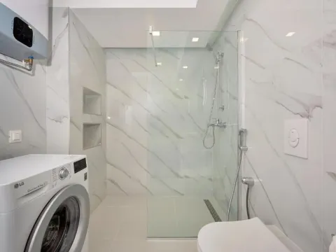 Sale, office space, 382m², Kotor, Crna Gora - image 32