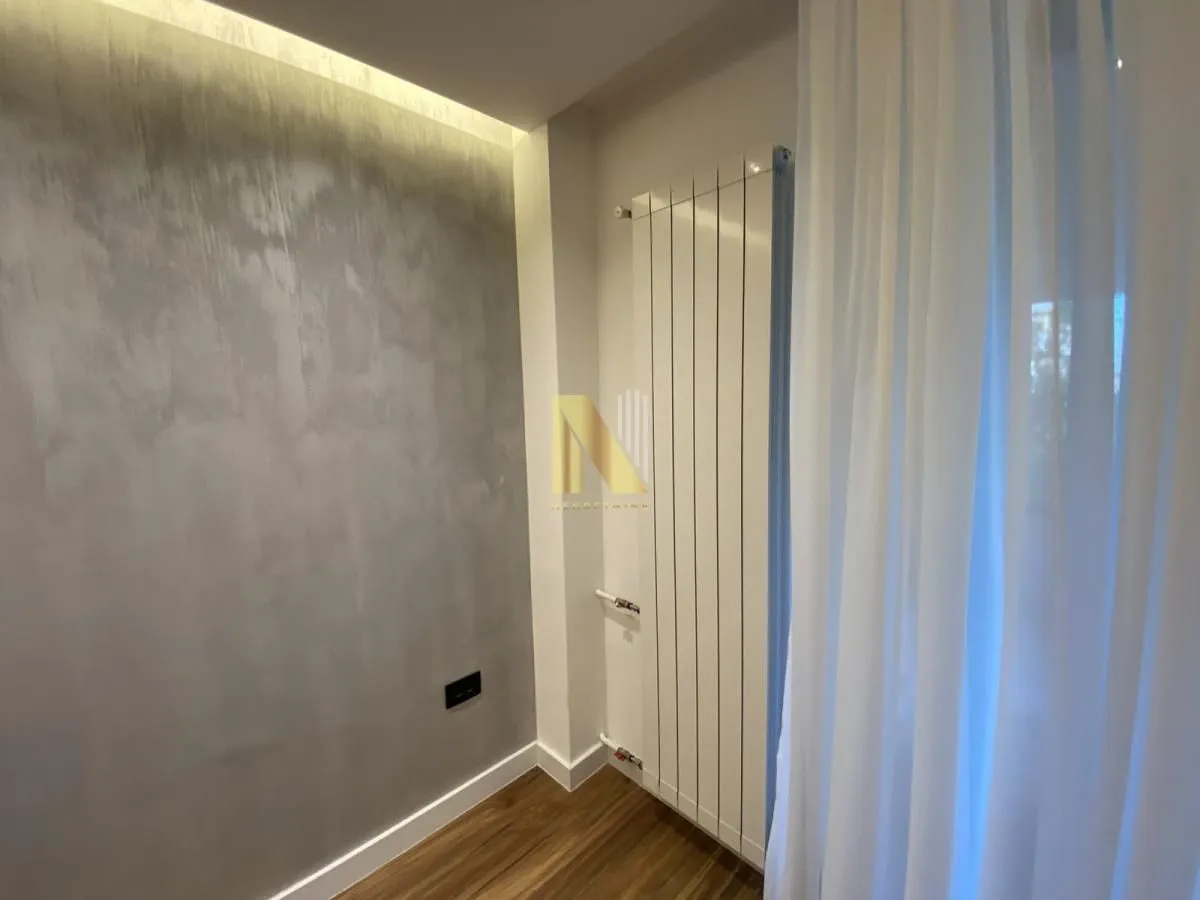 Prodaja, četvorosoban stan, 119m², Centar, Novi Sad