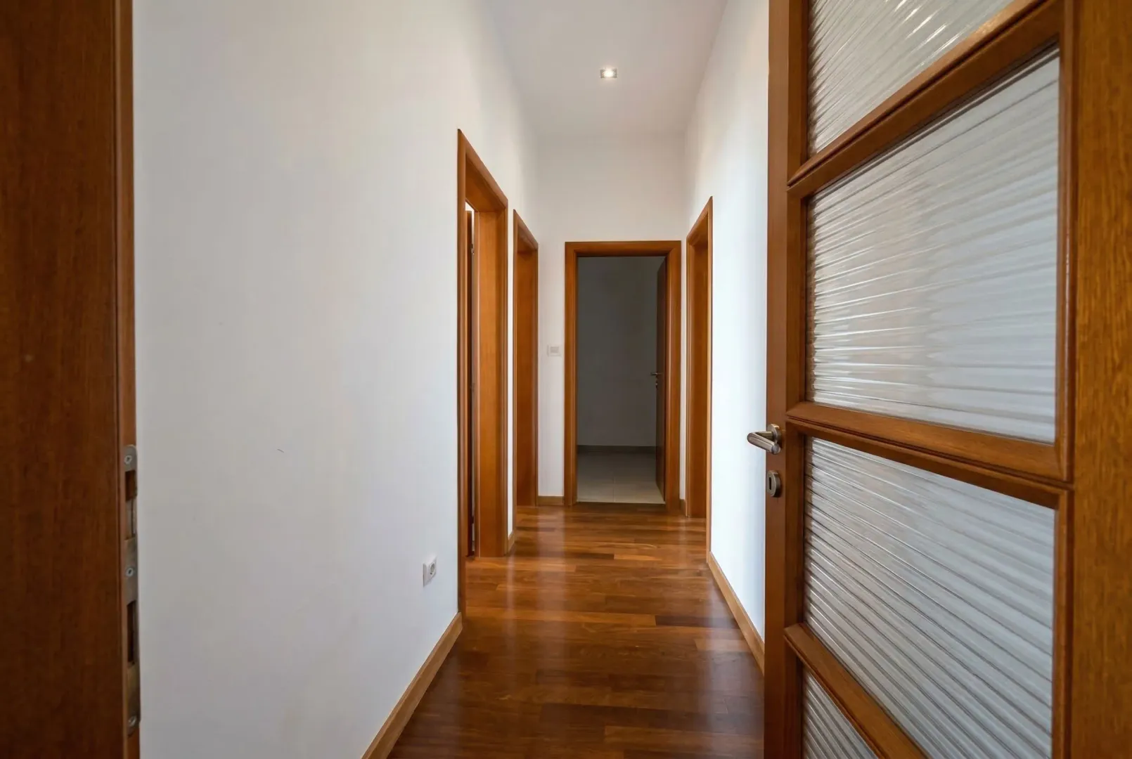 Prodaja, četvorosoban stan, 191m², Kamenovo, Budva