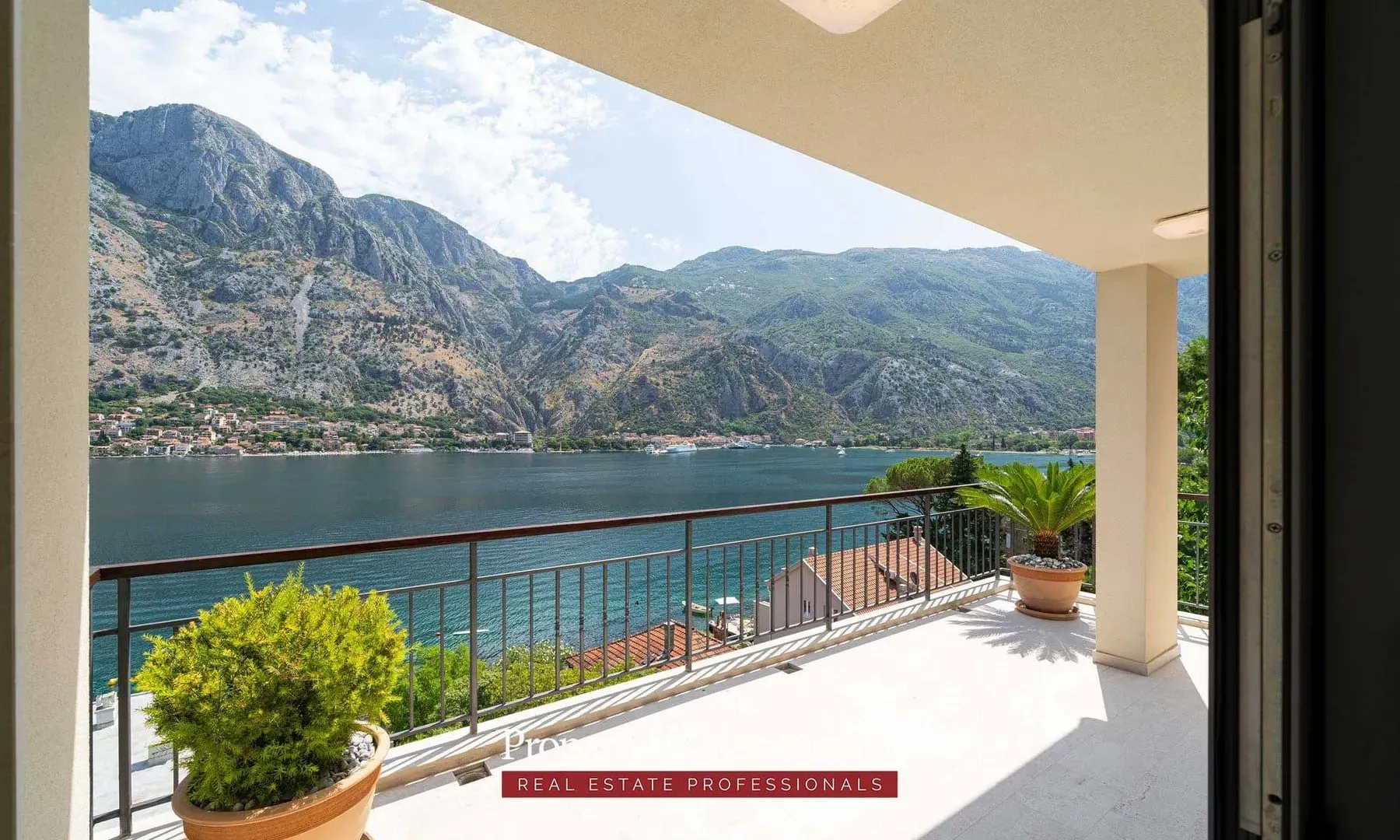 Prodaja, kuća, 520m², Muo, Kotor