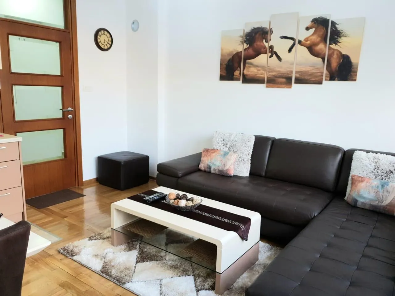 Izdavanje, jednosoban stan, 36m², Centar, Cetinje