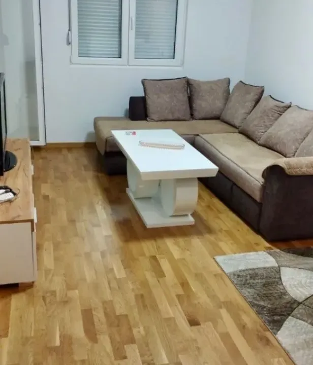 Izdavanje, jednosoban stan, 43m², Stari Aerodrom, Podgorica