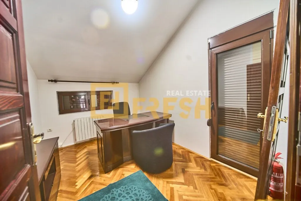 Izdavanje, kuća, 280m², Gorica C, Podgorica