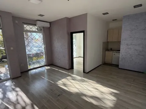 Izdavanje, poslovni prostor, 31m², Blok 9, Podgorica - image 8