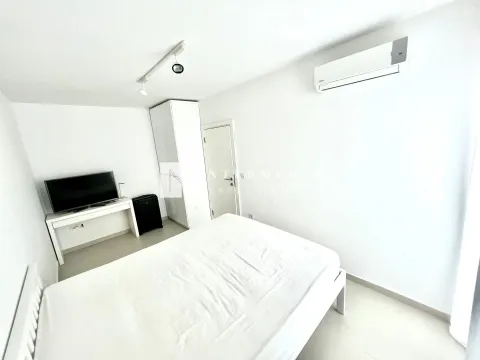 Izdavanje, dvosoban stan, 130m², Đenovići, Herceg Novi - image 7