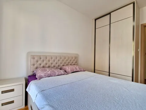 Rent, one bedroom apartment, 45m², Budva, Crna Gora - image 8