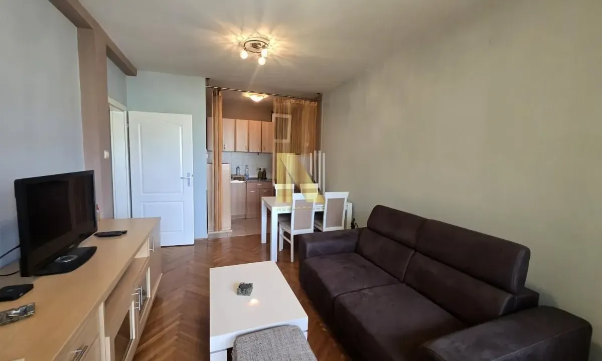 Izdavanje, dvosoban stan, 36m², Grbavica, Novi Sad Sve Podlokacije