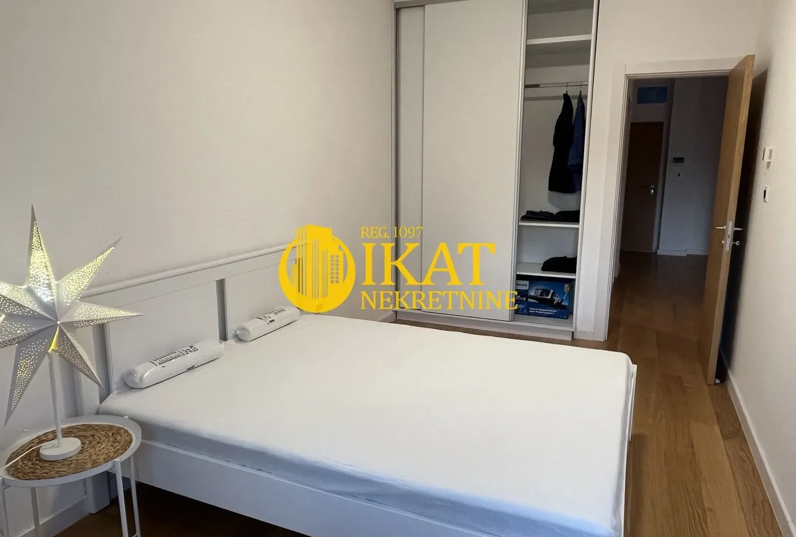 Izdavanje, dvosoban stan, 64m², Zemun Gornji Grad, Zemun Sve Podlokacije