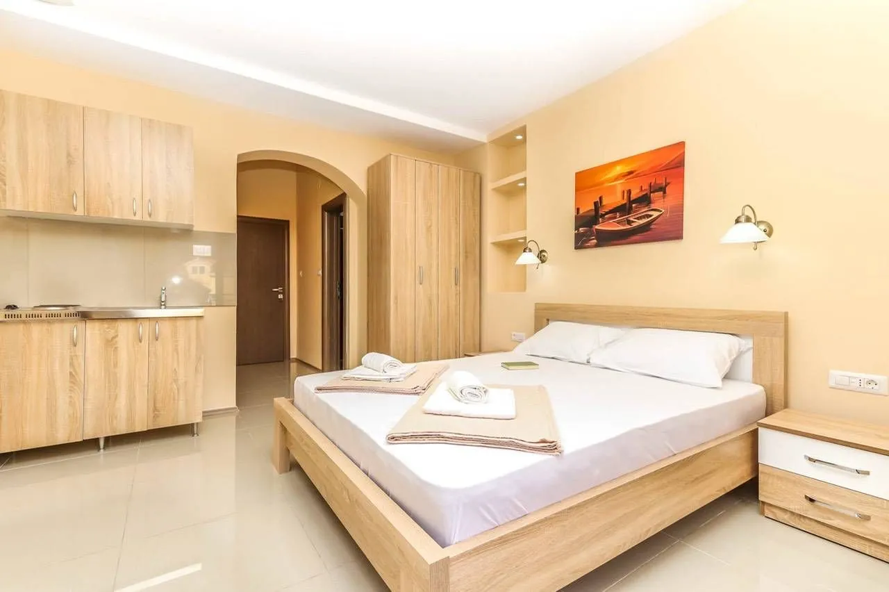 Sale, hospitality venue, 450m², Petrovac, Budva