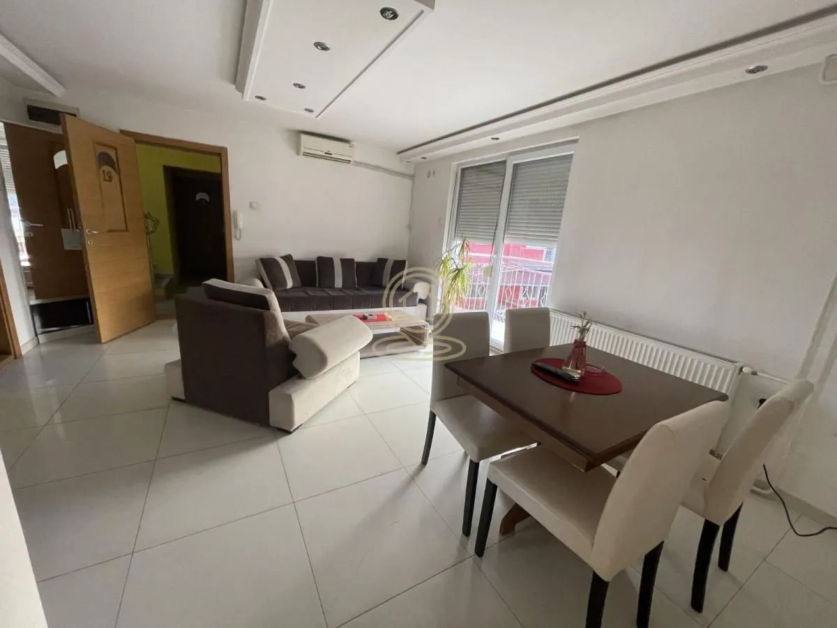 Izdavanje, dvosoban stan, 55m², Blok 8, Petrovaradin