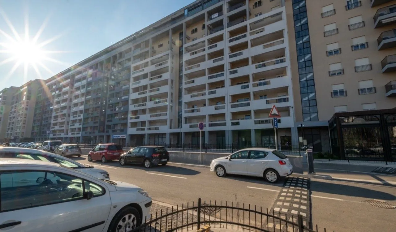 Izdavanje, dvosoban stan, 74m², Podgorica, Crna Gora