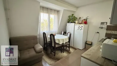 Kuhinja sa trpezarijom i kaučem. - image 4