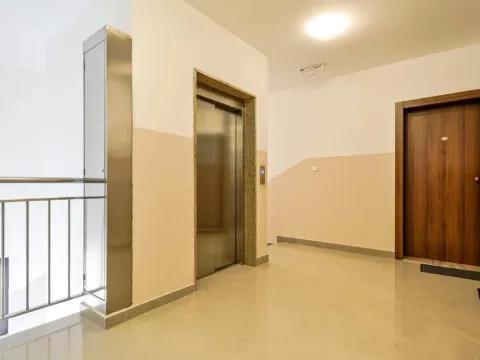 Sale, two bedroom apartment, 88m², Bečići, Budva - image 25