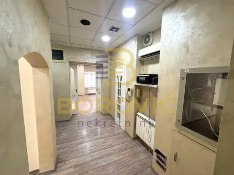 Izdavanje, trosoban stan, 82m², Botanička Bašta, Palilula Sve Podlokacije - image 4