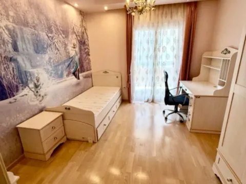 Izdavanje, trosoban stan, 100m², City Kvart, Podgorica - image 10