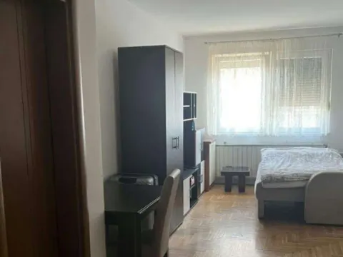 Izdavanje, garsonjera, 26m², Bulevar Evrope, Novi Sad Sve Podlokacije - image 3