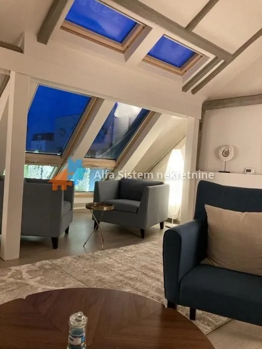 Izdavanje, četvorosoban stan, 108m², Stari Grad, Beograd