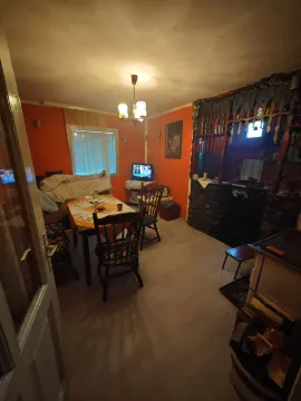 Dnevna soba sa trpezarijom i kuhinjom u rustičnom stilu. - image 19